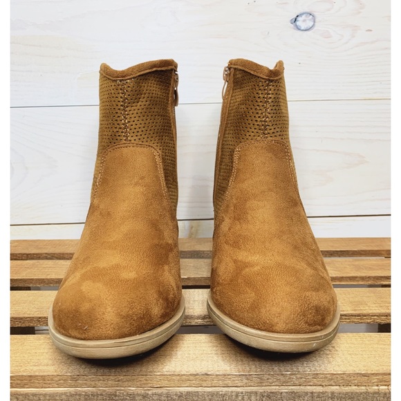 Faux Suede Ankle Boot with 1.5in Heel Size 8.5 - Picture 4 of 7